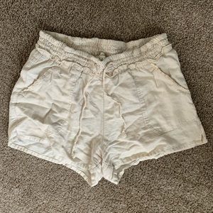 Linen shorts w/ pockets